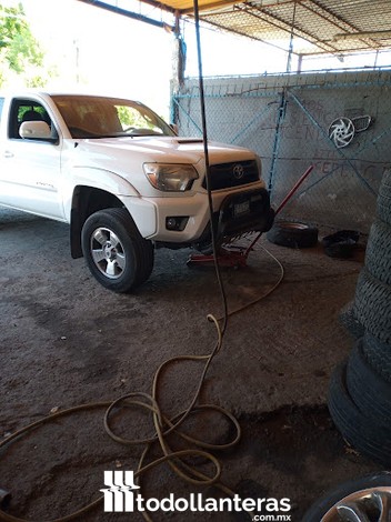 REPARACION DE LLANTAS LOS COMPADRES